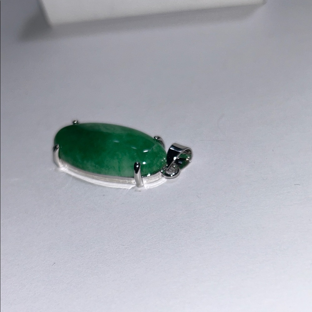 Gold Plate Alloy With Green Jade Oval Pendant - Picture 5 of 6